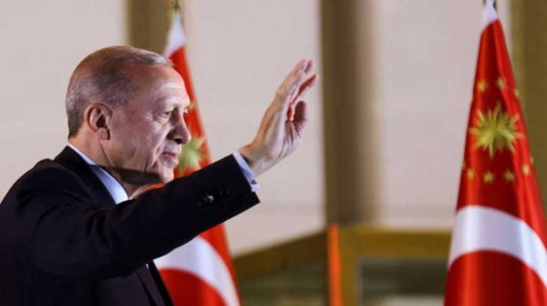 لوموند: طيب أردوغان.. الرئيس غير القابل للغرق